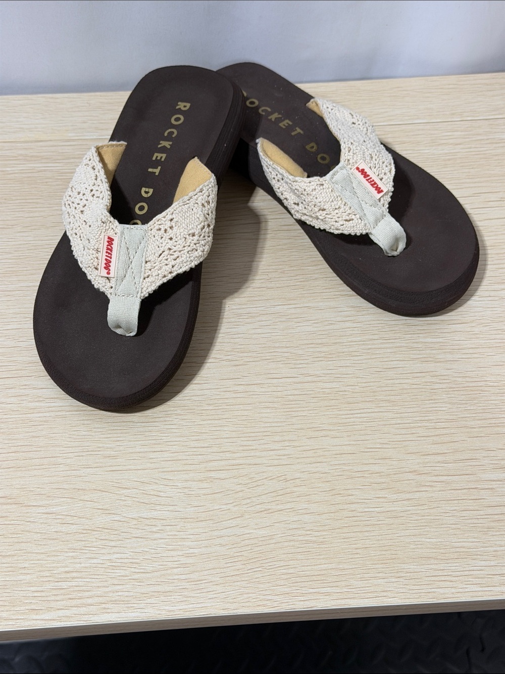 Rocket Dog Women's Cream Crochet Thong Sandals